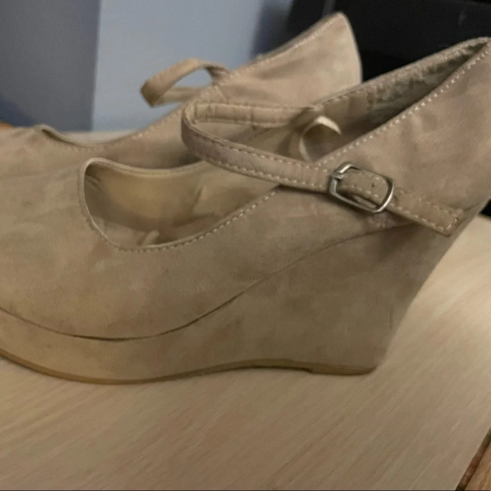 Tan Wedges - Picture 2 of 3